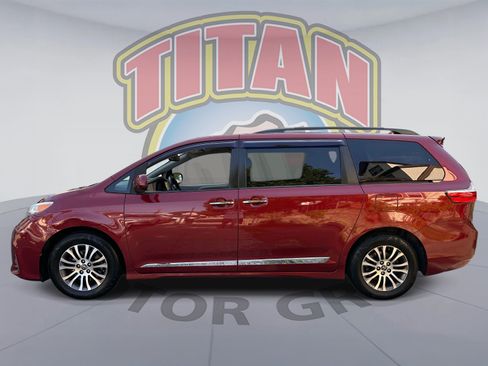 Certified 2019 Toyota Sienna XLE w/ XLE Navigation Package FWD image 2