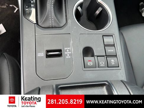 Used 2025 Toyota Highlander XLE FWD image 20