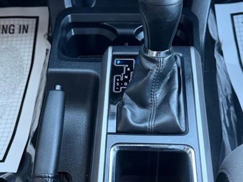 Used 2018 Toyota Tacoma SR5 image 17