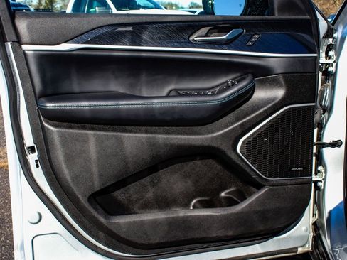 Used 2024 Jeep Grand Cherokee Trailhawk image 8