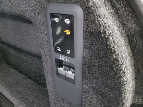 New 2025 Land Rover Range Rover SE image 31