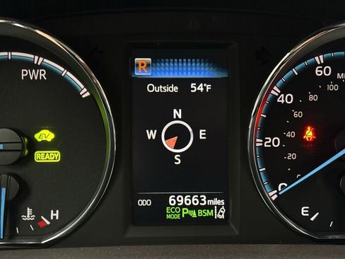 Used 2016 Toyota RAV4 Limited image 23