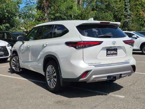 Used 2026 Toyota Highlander Platinum AWD/4WD image 4