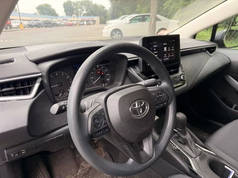 Used 2023 Toyota Corolla LE FWD image 13