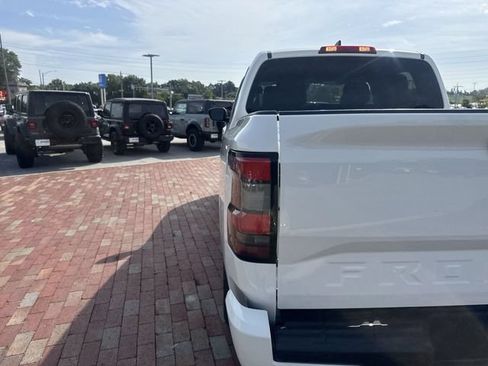 Used 2022 Nissan Frontier SV RWD image 10