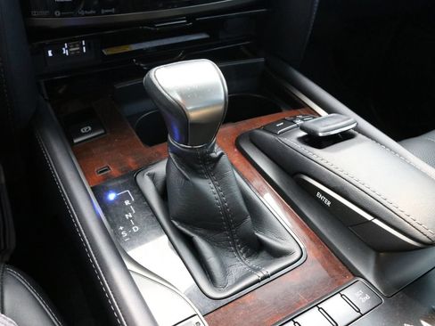 Used 2017 Lexus LX 570 4WD w/ Luxury Package image 18