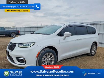 Used 2021 Chrysler Pacifica Touring-L w/ Uconnect Theater Family Group