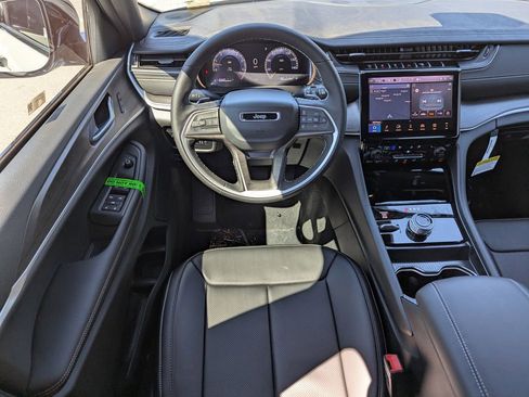 New 2025 Jeep Grand Cherokee Limited w/ Luxury Tech Group II AWD/4WD image 14