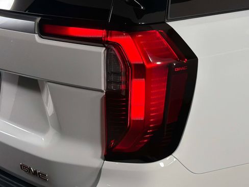 Used 2026 GMC Yukon Denali AWD/4WD image 18