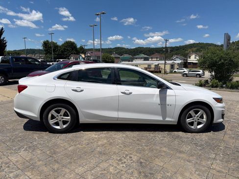 Used 2019 Chevrolet Malibu LS w/ LPO, Convenience Package 2 FWD image 9