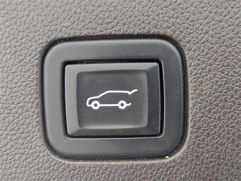 Used 2021 GMC Yukon XL SLT w/ SLT Luxury Plus Package image 31