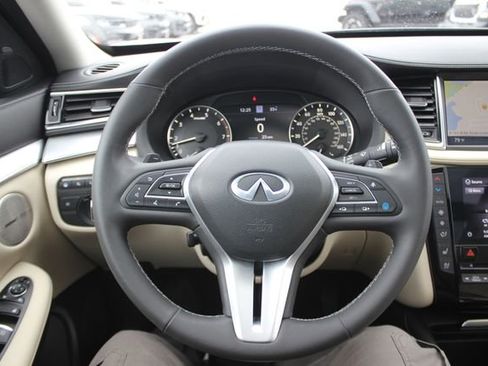 Used 2022 INFINITI QX50 Sensory image 12