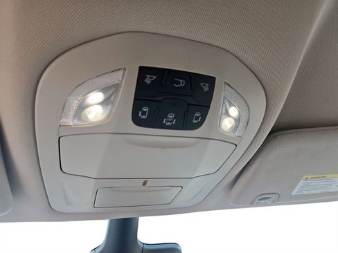Used 2023 Chrysler Voyager LX image 24