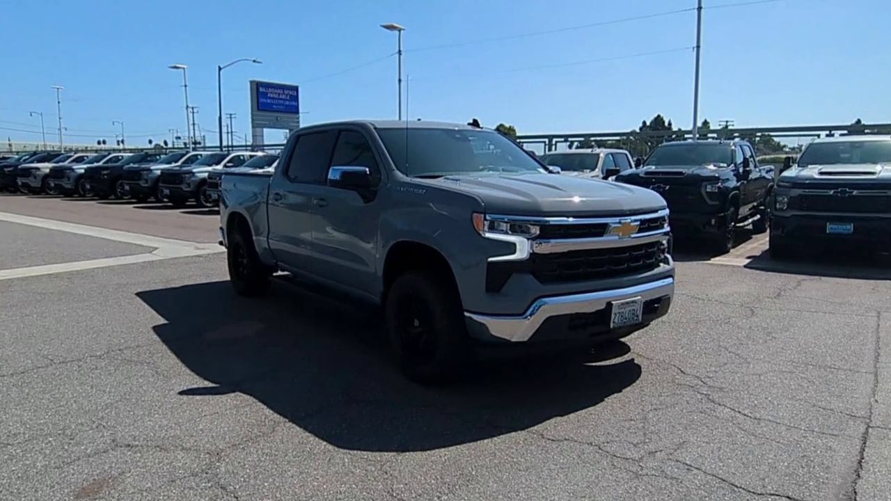 Used 2024 Chevrolet Silverado 1500 LT AWD/4WD image 2