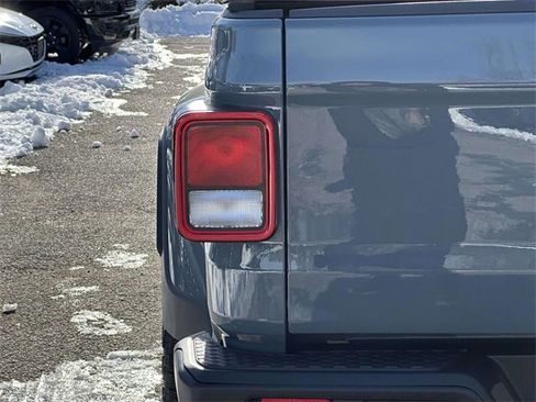 Certified 2024 Jeep Gladiator Nighthawk image 11