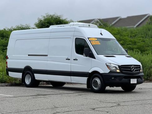 Used 2018 Mercedes-Benz Sprinter 3500 image 2