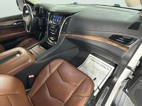 Used 2019 Cadillac Escalade Premium Luxury image 39