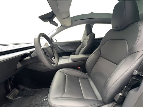 Used 2026 Tesla Model Y AWD image 19