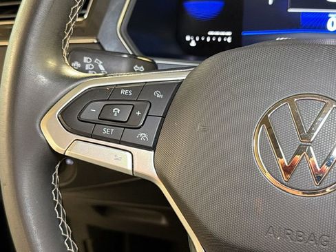 Used 2023 Volkswagen Tiguan SE image 32