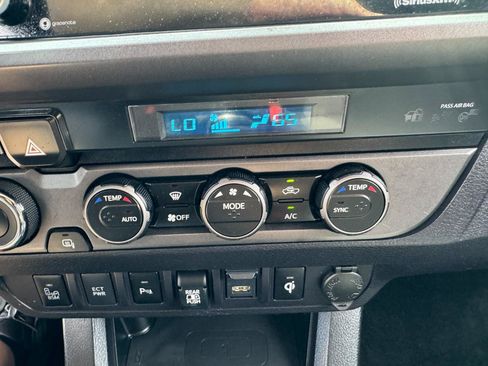 Used 2021 Toyota Tacoma TRD Off-Road w/ Technology Package AWD/4WD image 45