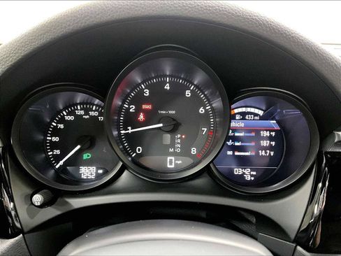 Used 2025 Porsche Macan w/ Premium Package Plus image 24