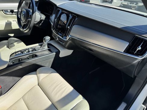 Used 2021 Volvo V90 T5 R-Design image 14
