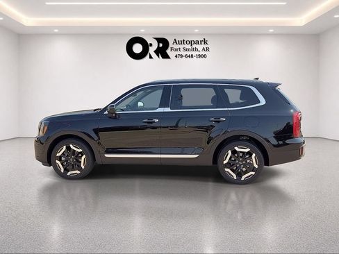 Used 2025 Kia Telluride S FWD image 3