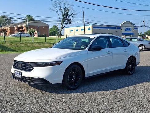 Certified 2025 Honda Accord SE image 3