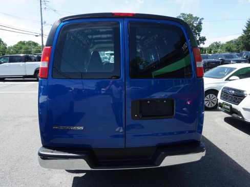 Used 2018 Chevrolet Express 2500 w/ Driver Convenience Package RWD image 7