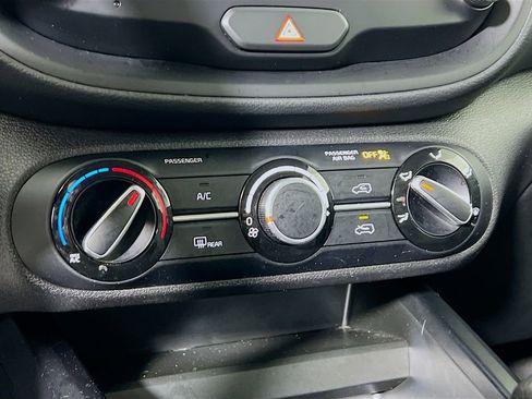 Used 2023 Kia Soul LX w/ LX Technology Package image 7