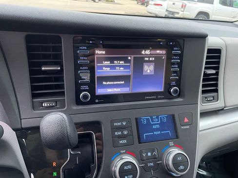 Used 2020 Toyota Sienna LE image 19