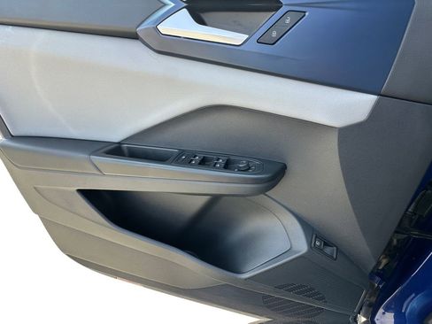 Used 2023 Volkswagen Taos SE image 11