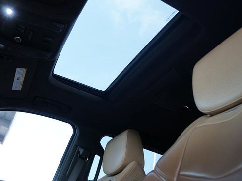 Used 2019 Cadillac Escalade Platinum AWD/4WD image 22