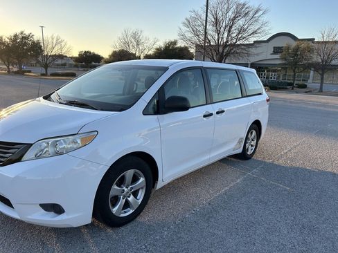 Used 2013 Toyota Sienna L image 13