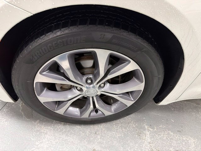 Used 2020 Chrysler Pacifica Limited w/ Tire & Wheel Group FWD image 35
