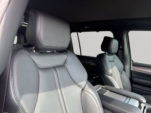 New 2026 Jeep Grand Wagoneer L Limited AWD/4WD image 17