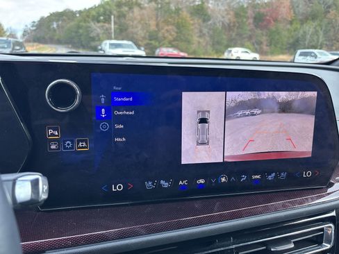 Used 2024 Chevrolet Traverse RS image 20