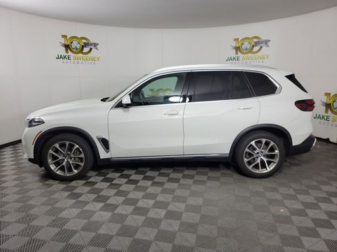 Used 2024 BMW X5 xDrive40i w/ Parking Assistance Package AWD/4WD image 2