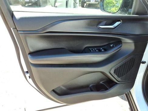 Used 2023 Jeep Grand Cherokee L Laredo AWD/4WD image 18