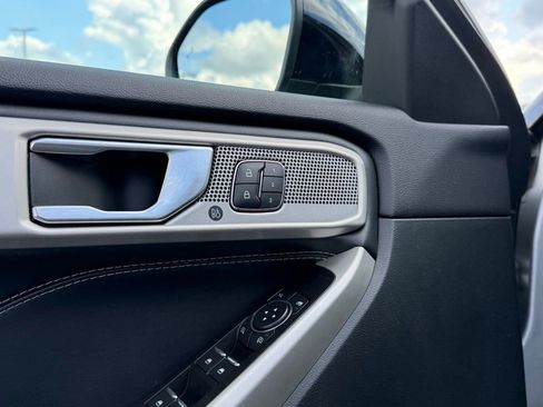 Used 2022 Ford Explorer Limited w/ Equipment Group 301A image 14