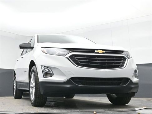Used 2018 Chevrolet Equinox LS image 40