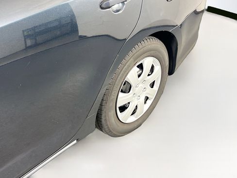 Used 2013 Toyota Camry LE image 27