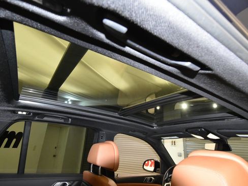 Used 2022 BMW X5 xDrive40i w/ M Sport Package image 18