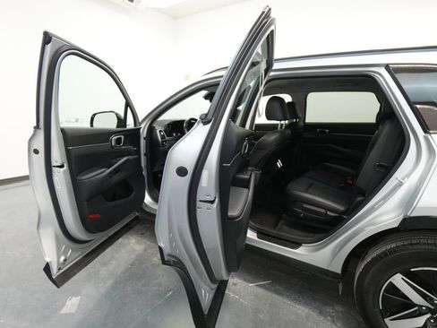 Used 2022 Kia Sorento S image 21
