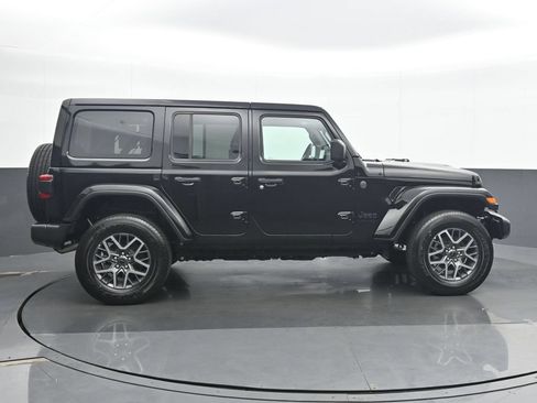 Used 2025 Jeep Wrangler Unlimited Sahara AWD/4WD image 7