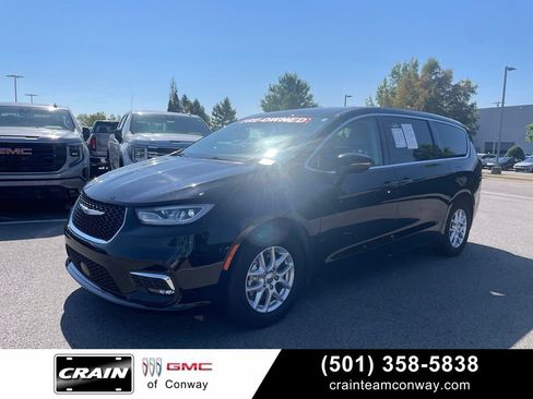 Used 2024 Chrysler Pacifica Touring-L FWD image 1