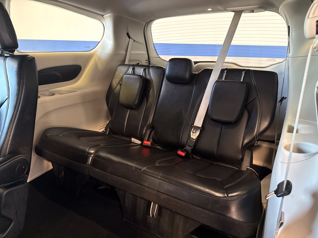 Used 2024 Chrysler Pacifica Touring-L FWD image 19