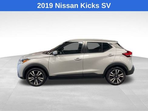 Used 2019 Nissan Kicks SV image 2