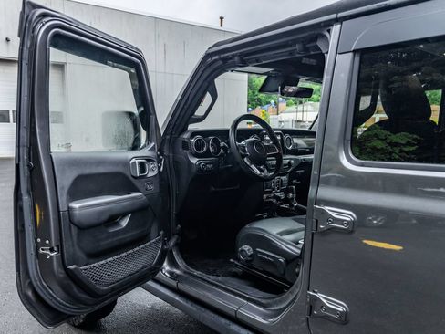Used 2022 Jeep Wrangler Unlimited Rubicon w/ Dual Top Group AWD/4WD image 26