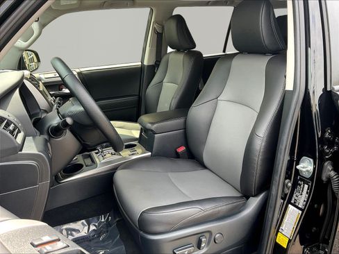 Used 2023 Toyota 4Runner SR5 Premium w/ Moonroof Package AWD/4WD image 21